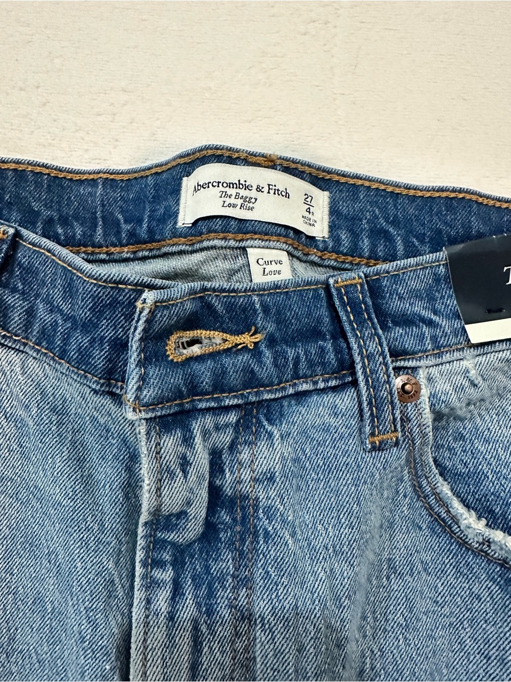 Abercrombie & Fitch Curve Love Low Rise Baggy Jeans - Picture 2 of 3